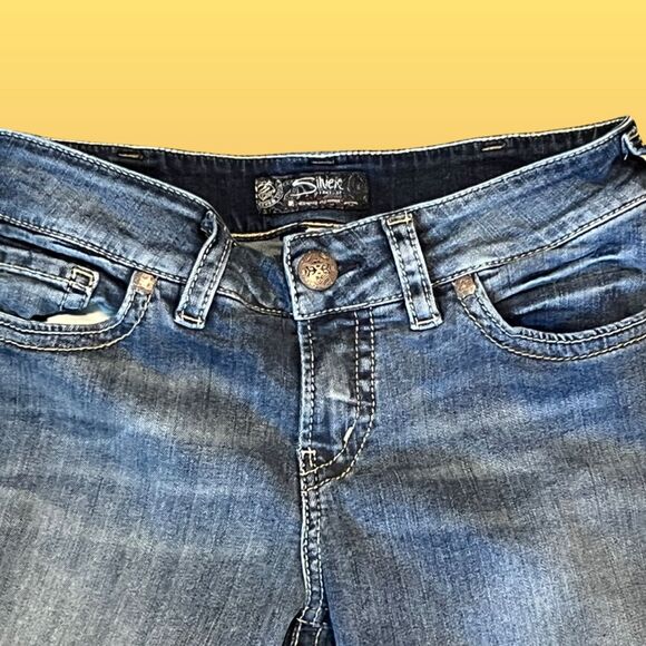 Silver Suki Medium Wash Capri Jeans Size 30” #107 - Picture 3 of 6